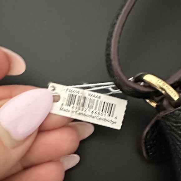 Coach NWT Black Textured Large Wristlet. Black w Maroon Tubing & Gold Hardware. - Picture 4 of 9